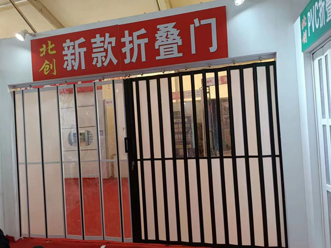 北創(chuàng)新款折疊門展示